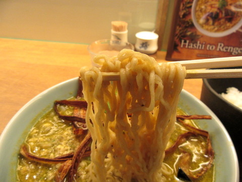 箸とレンゲ 麺
