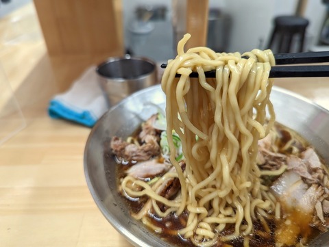 王子金麦ラーメン　麺
