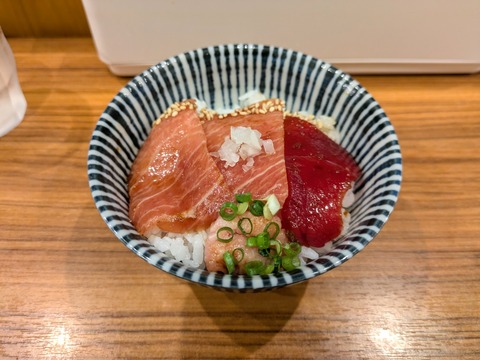 山海 半上海鮮丼