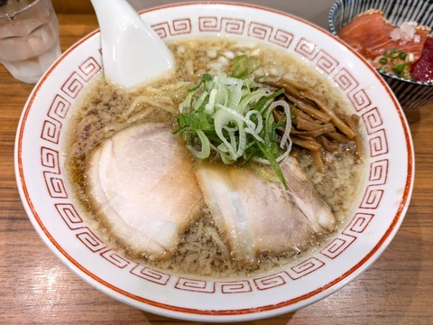 山海 醤油らーめん朱
