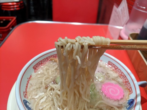 ソラノイロ食堂 麺2