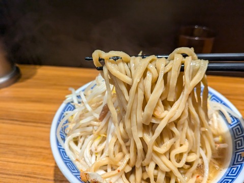 びんびん豚 麺