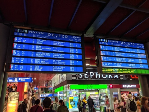 プラハ本駅 (2)