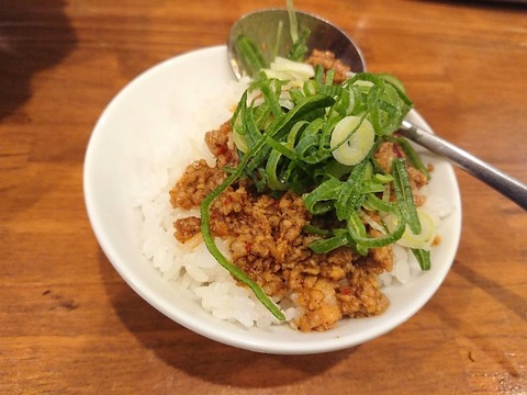 麺処きらく　豚スタミナひき肉丼