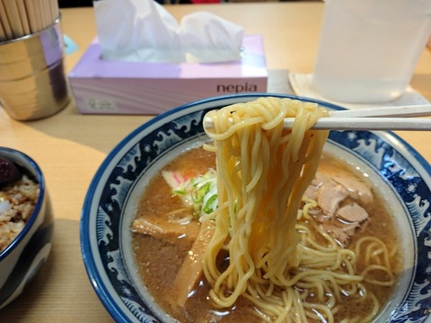 らぁめん支那虎 麺