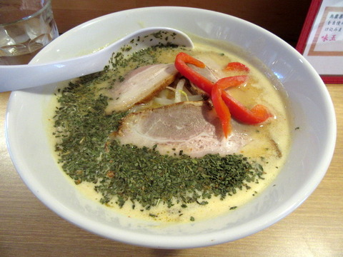 霧笛 ホワイトガウラーメン