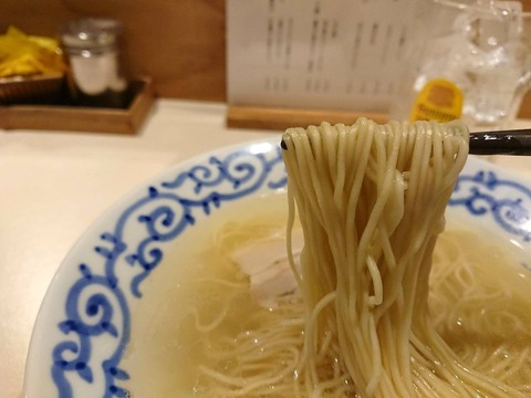 豚そば月や　麺