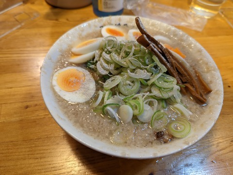 下頭橋ラーメン　ラーメンスライス玉子