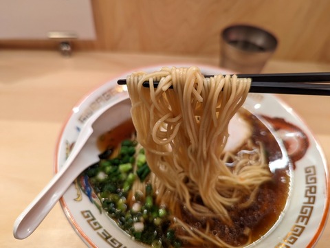 腕刀　麺
