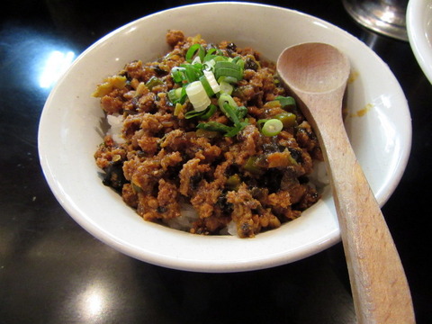 うえだ 辛そぼろ丼