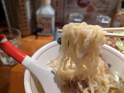 ジンジャーヘッドバッド 麺