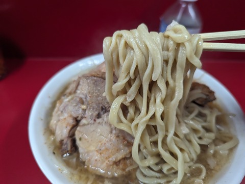 ラーメン二郎 大宮公園駅前 麺