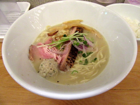 麺場二寅　鶏白湯そば