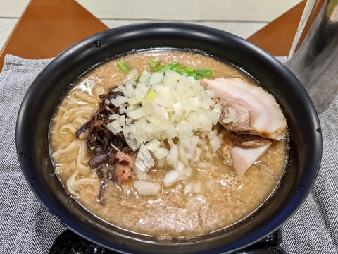 中華蕎麦丸め 背脂煮干ラーメン