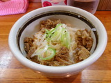 麺彩房　肉飯