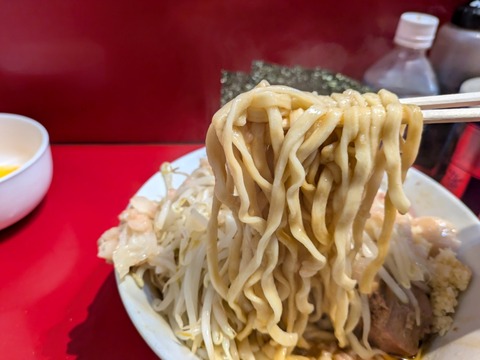 ラーメン二郎西台駅前店　麺