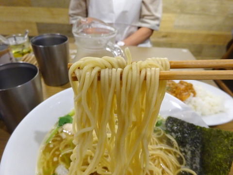 むぎとオリーブ　麺