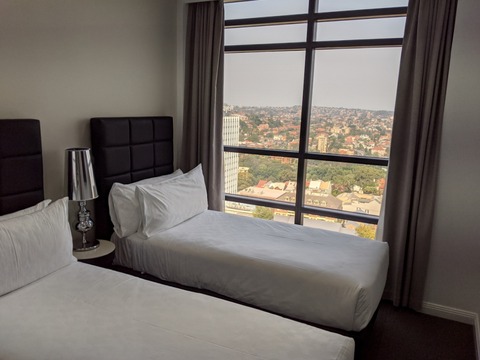 Meriton suites ベッドルーム