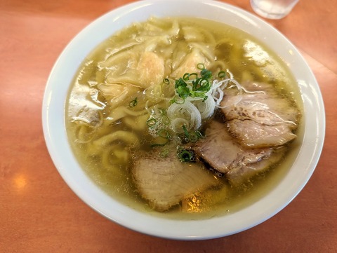 日陰 ワンタン麺