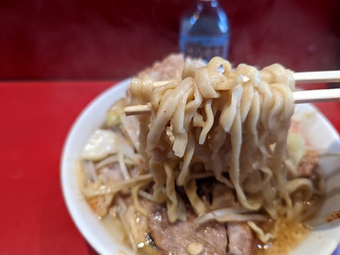 ラーメン二郎　西台駅前店　麺