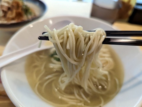 煮干ソバと米 麺