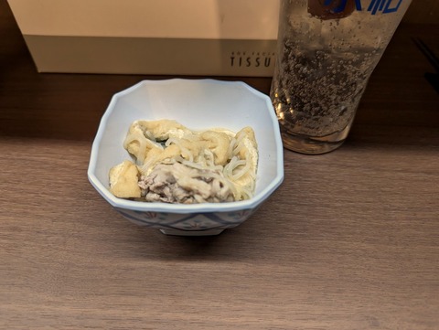 立呑みよもだ 豚バラ肉としらたきの煮物
