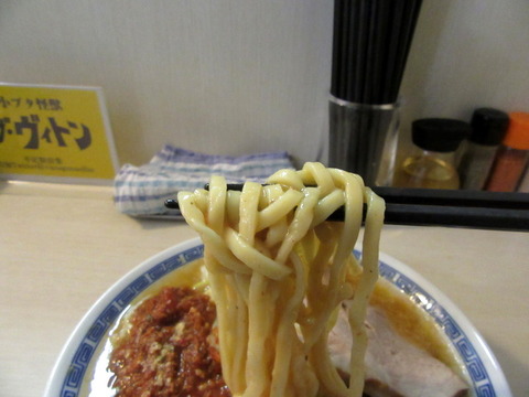 小ブタ怪獣ヴィトン 麺