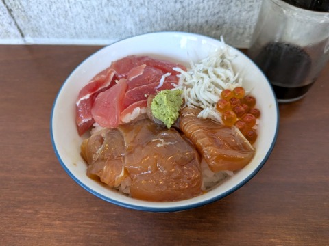 都電テーブル 海鮮丼