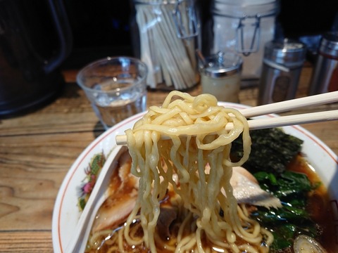 新潟ラーメン　麺
