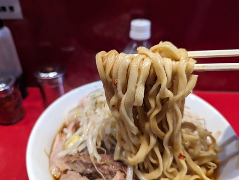 ラーメン二郎西台駅前店 麺