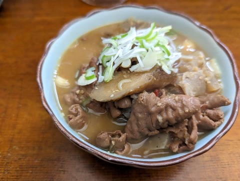 三四郎 もつ煮