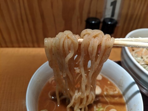 ロクゴーガッツ　麺