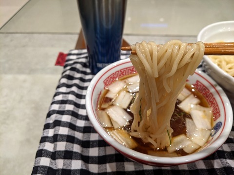 アメノイロ 麺