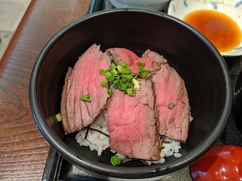 悠流里 村上牛炙り丼