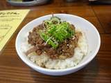 シマシマトム　牛すじ丼
