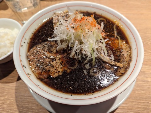 R+　ブラックラーメン