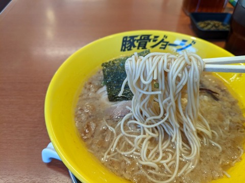 豚骨ジョージ 麺
