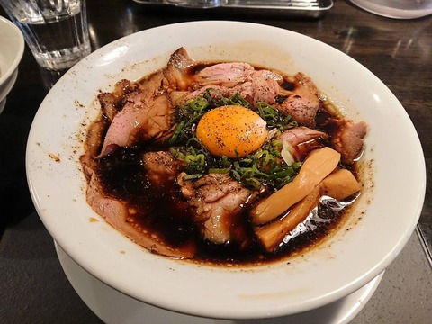 カネキッチン ブラック肉玉中華そば