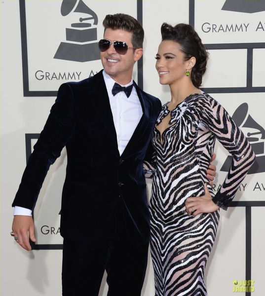robin_thickes_amusing_ken_doll_arms_pose_640_07