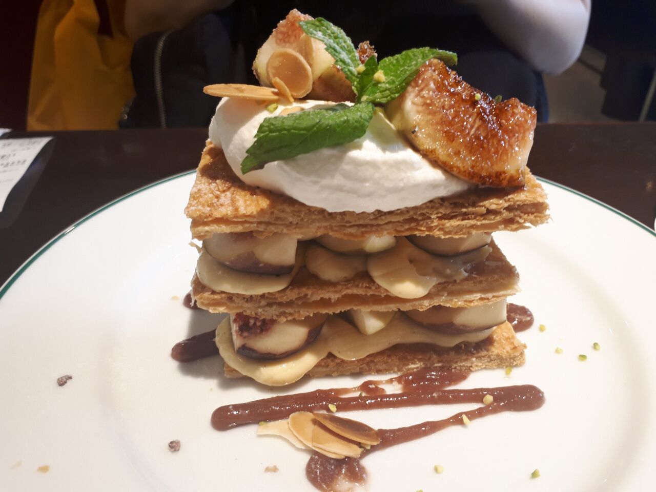 横浜の人気ビストロでカフェ ケーキ オーバカナル Cial横浜店 Aux Bacchanales 横浜 ビストロ 日々是グルメ 贅沢三昧 理想 な外食記録