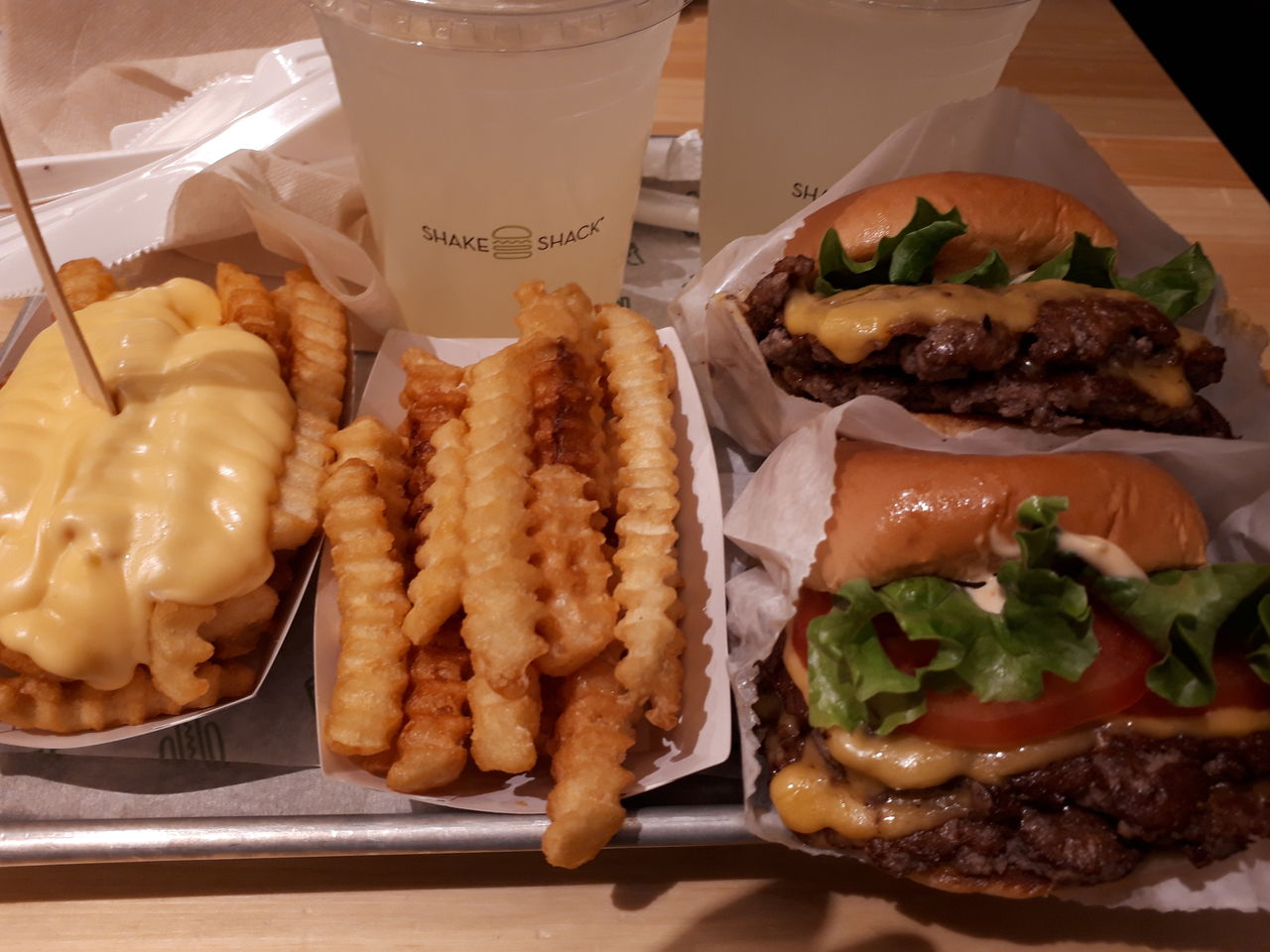話題のシェイク シャックに行ってきました シェイク シャック 二子玉川店 Shake Shack 二子玉川 ハンバーガー 日々是グルメ 贅沢三昧 理想 な外食記録 話題のシェイク シャックに行ってきました シェイク シャック 二子玉川店 Shake Shack 二子玉川 ハンバーガー 日々是グルメ 贅沢三昧 理想 な外食記録