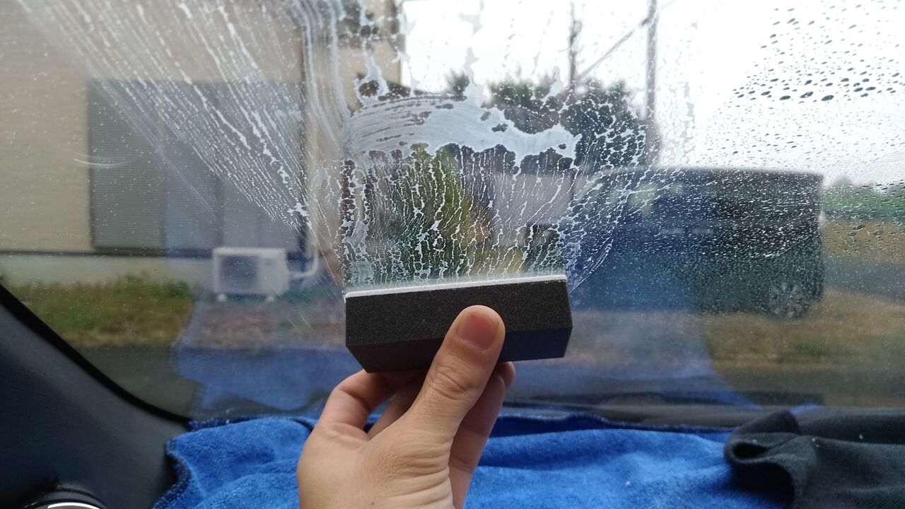 アクア フロントガラス内側磨き テクの独り言