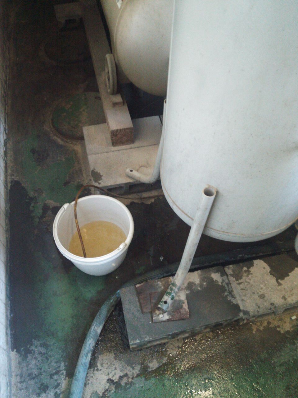 雑談 コンプレッサー水抜き テクの独り言