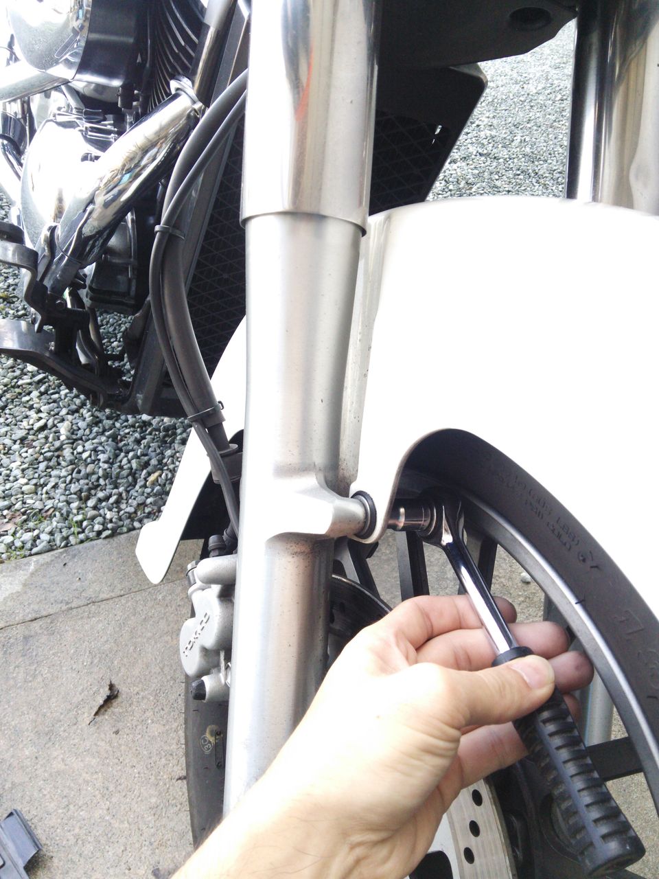 【バイク】フロントフェンダー外してみた【イントルーダークラシック400VK54A】 テクの独り言 【バイク】フロントフェンダー外してみた【イントルーダークラシック400VK54A】 テクの独り言