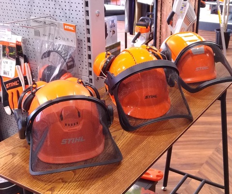 STIHL スチール　林業　ヘルメット 耳当て付き オレンジ STIHL スチール 林業 ヘルメット 耳当て付き オレンジ
