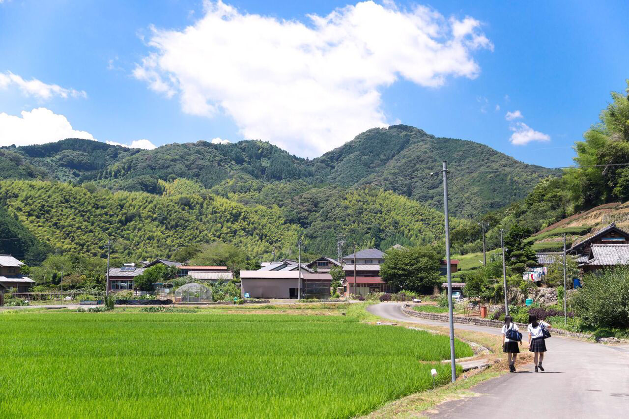 悲報 夏 田舎 制服 Jk 入道雲 暑かったあの日 なんでも実況ピンク