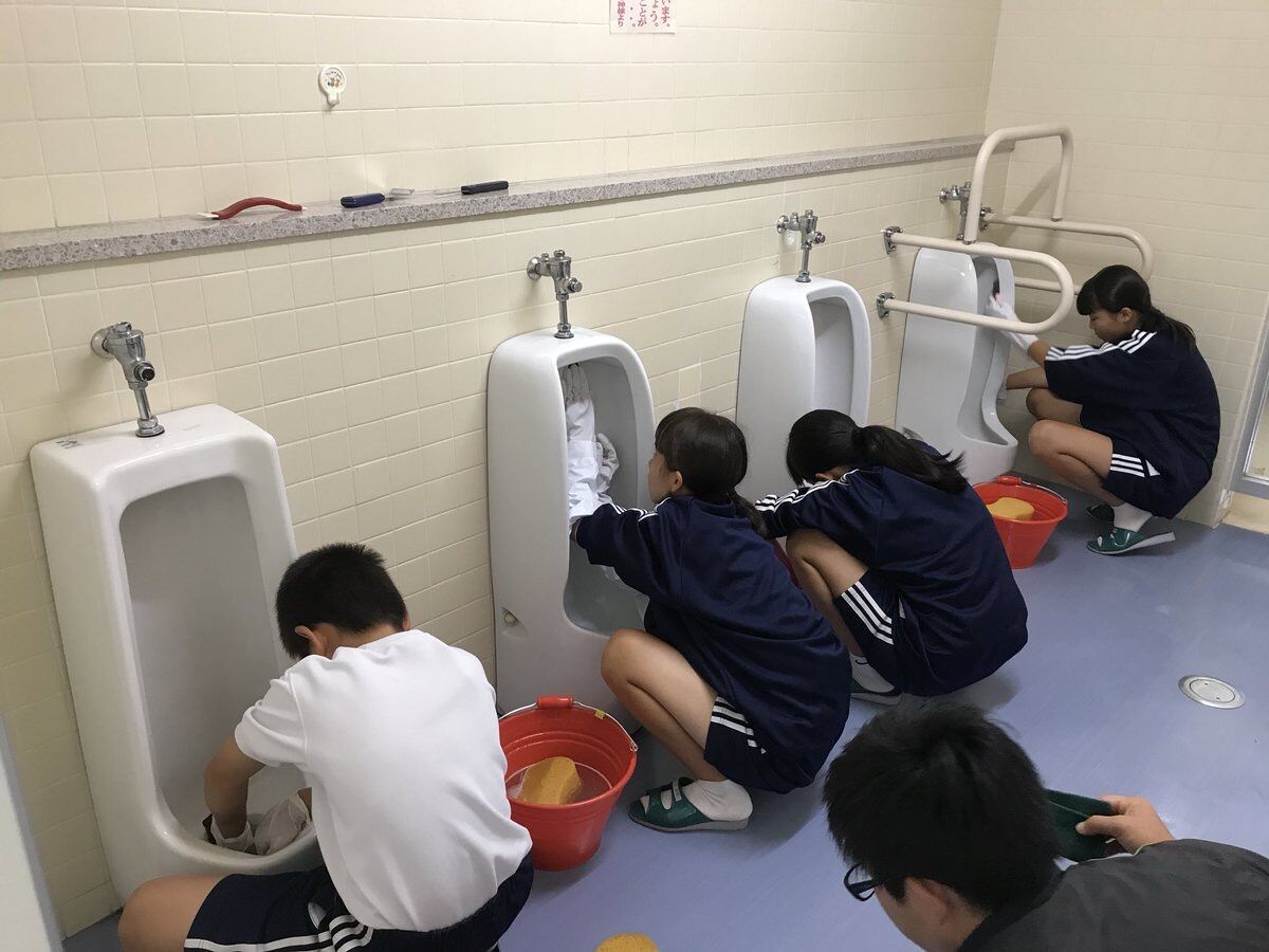 画像 女子中学生に男子トイレを掃除させる学校がヤバい なんでも実況ピンク 画像 女子中学生に男子トイレを掃除させる学校がヤバい なんでも実況ピンク