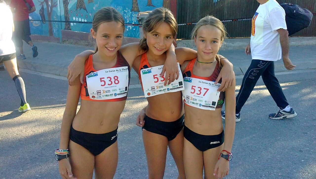 画像 陸上部jsさん ユニフォームが小さすぎる なんでも実況ピンク