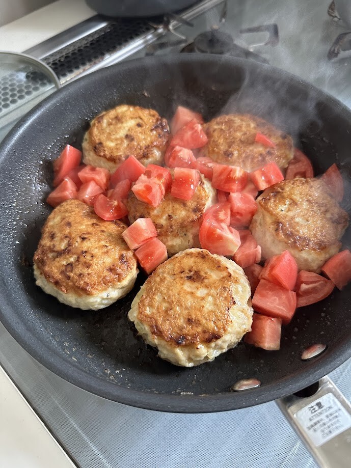 甘辛でジューシー♩【つくねのトマト照り焼き】 : 井上かなえ