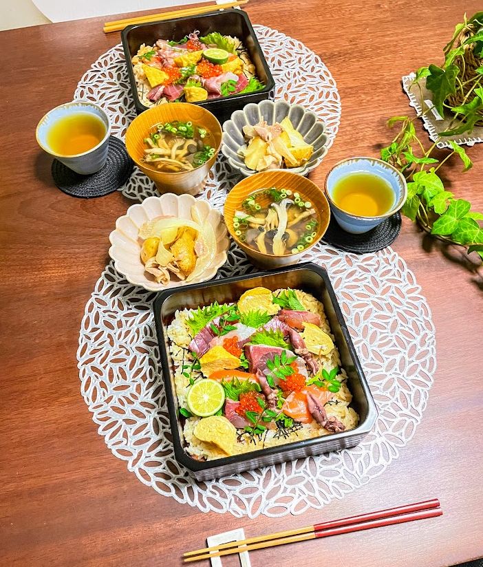 手巻き寿司用のお刺身セットで作る豪華海鮮ちらし鮨で晩ごはん